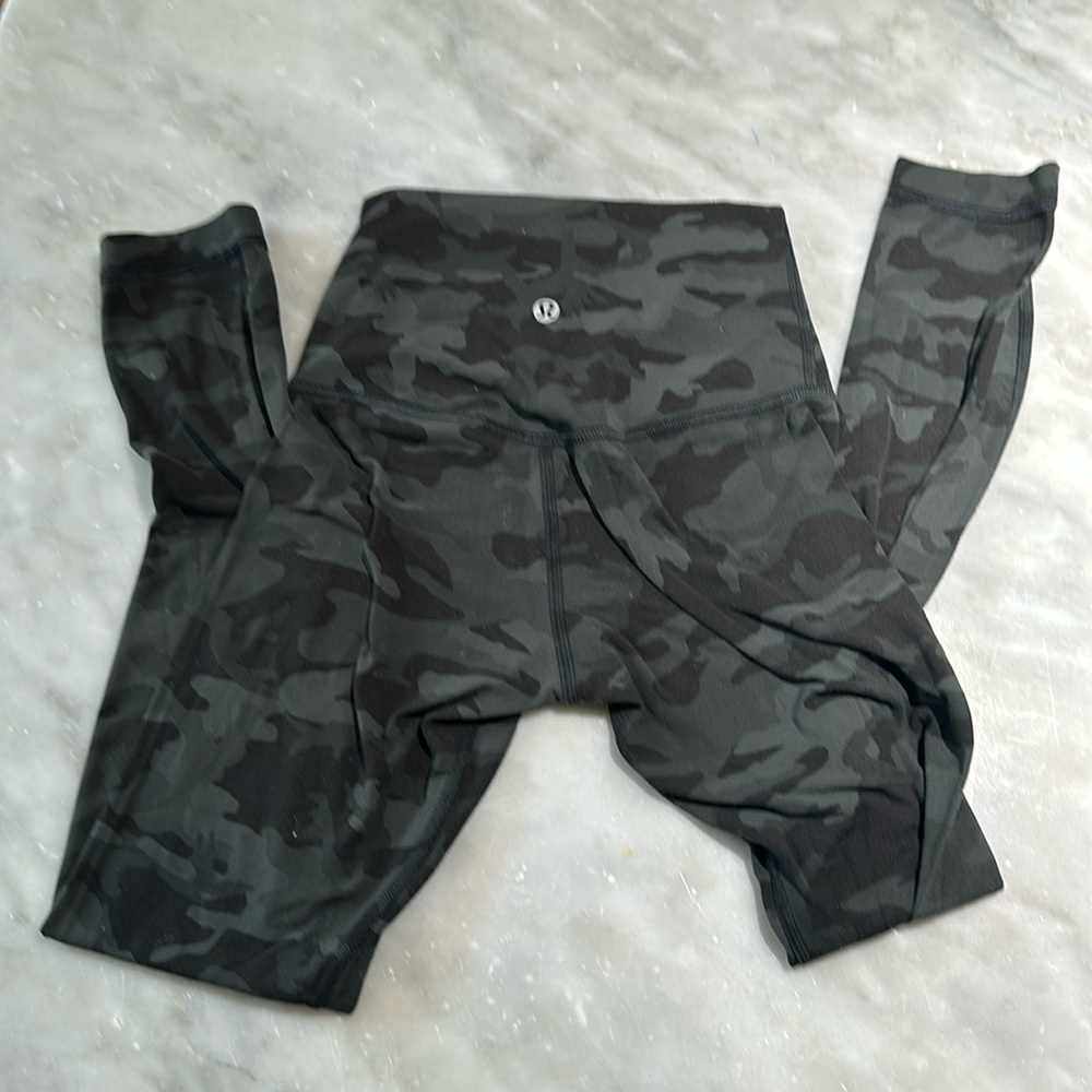 Lululemon Green CAMO Align high rise 25” size 0